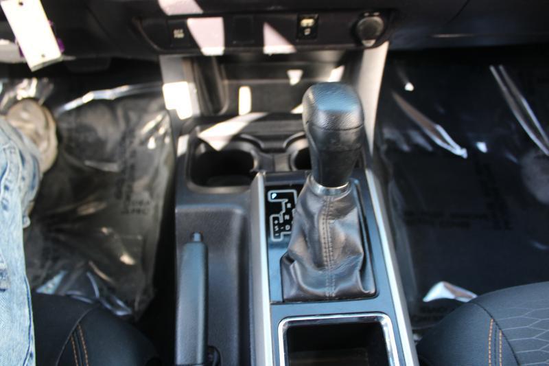 Toyota Tacoma 2WD Double Cab I4 AT SR5 (Natl) 2016