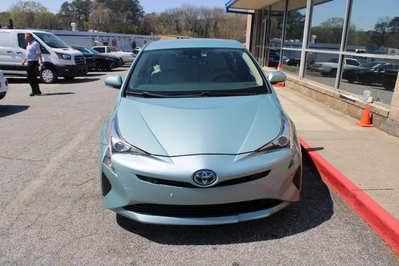 Toyota Prius Three Touring (Natl) 2017