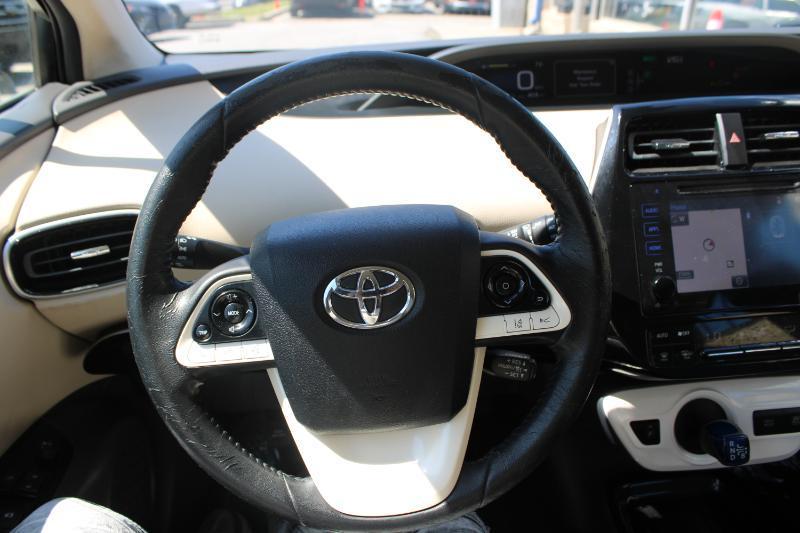 Toyota Prius Three Touring (Natl) 2017