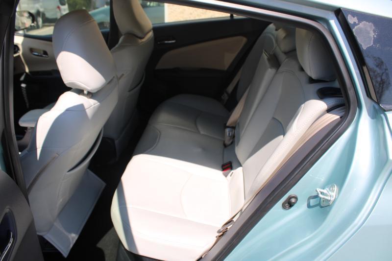 Toyota Prius Three Touring (Natl) 2017