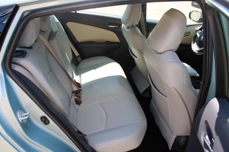 Toyota Prius Three Touring (Natl) 2017