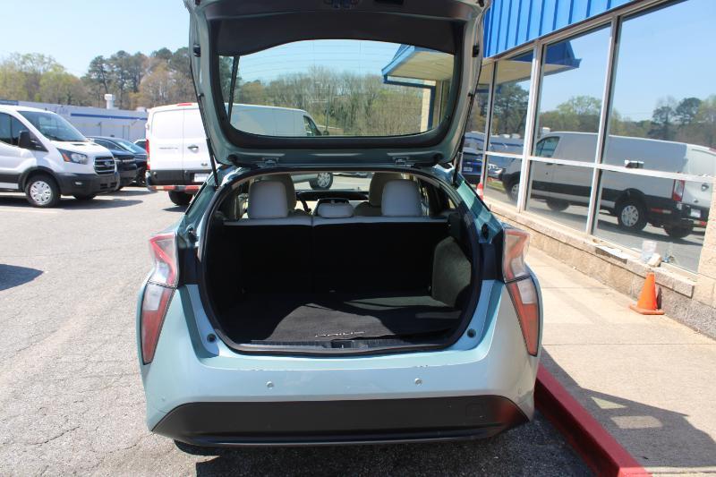 Toyota Prius Three Touring (Natl) 2017