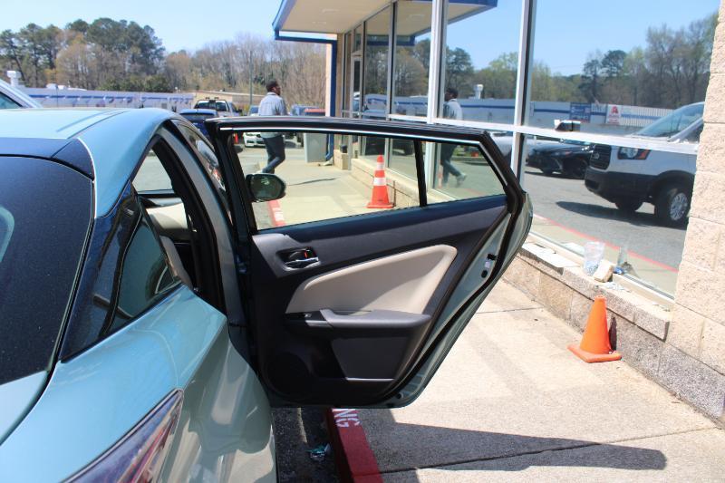 Toyota Prius Three Touring (Natl) 2017