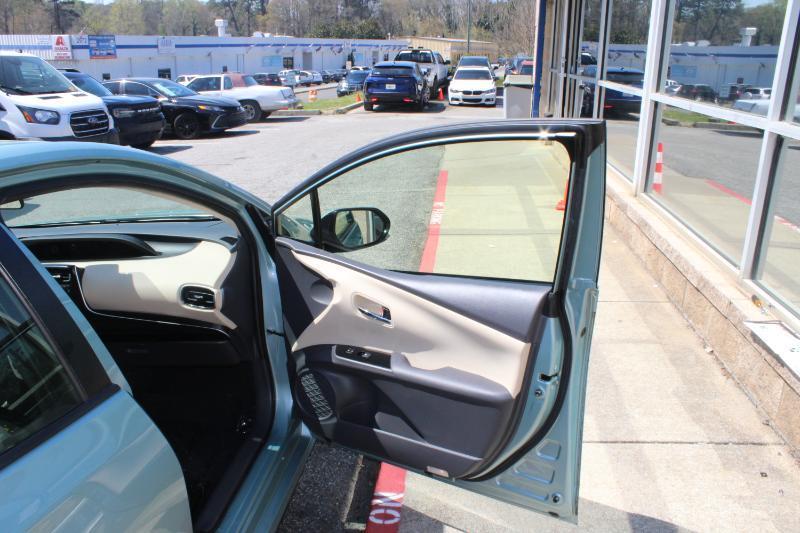 Toyota Prius Three Touring (Natl) 2017