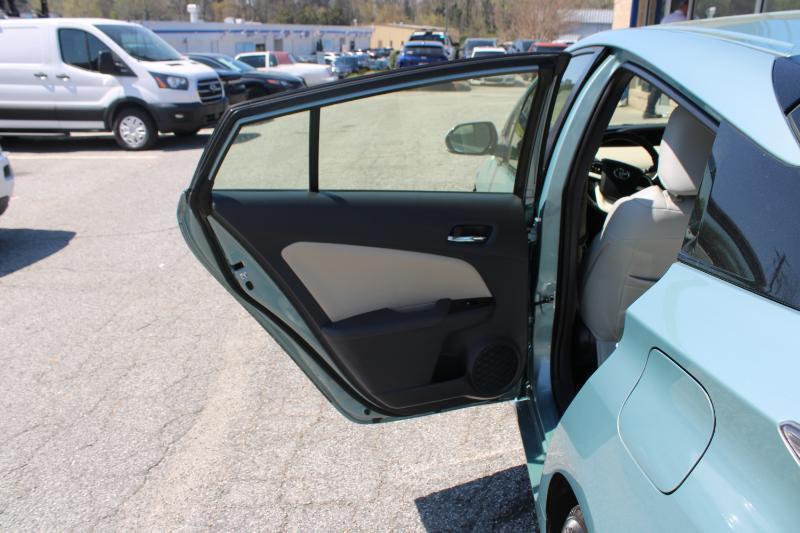 Toyota Prius Three Touring (Natl) 2017