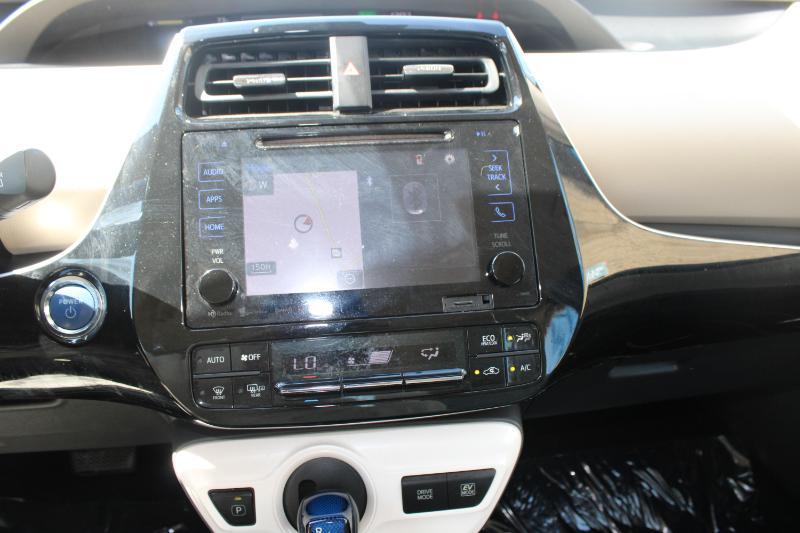 Toyota Prius Three Touring (Natl) 2017