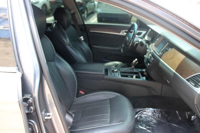 Hyundai Genesis 4dr Sdn V6 3.8L AWD 2015