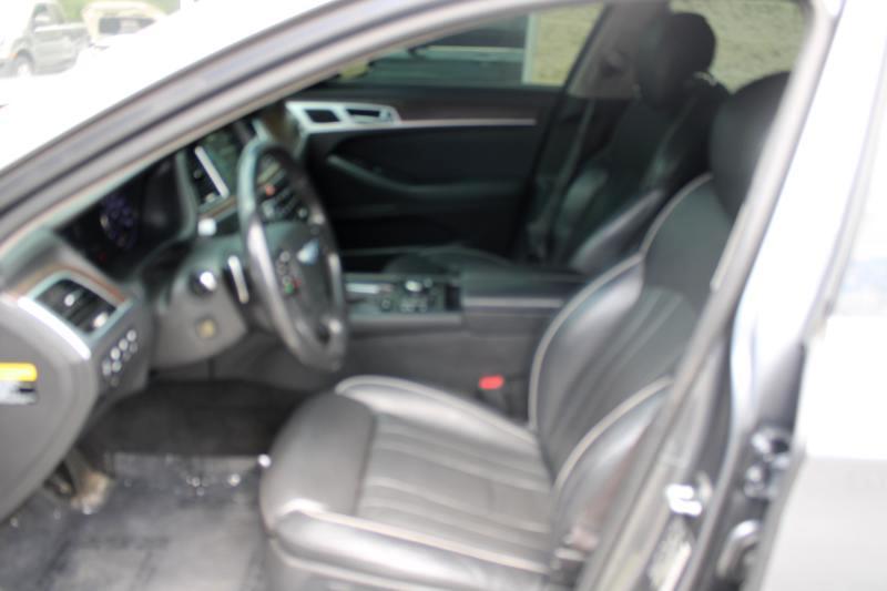 Hyundai Genesis 4dr Sdn V6 3.8L AWD 2015