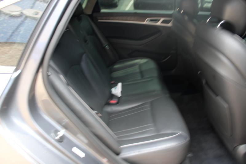 Hyundai Genesis 4dr Sdn V6 3.8L AWD 2015