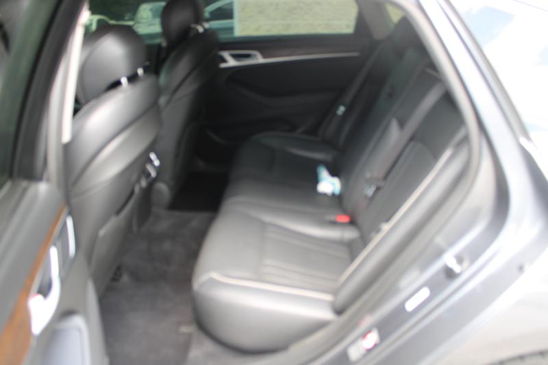 Hyundai Genesis 4dr Sdn V6 3.8L AWD 2015