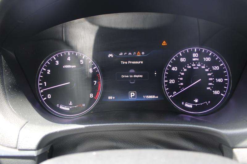Hyundai Genesis 4dr Sdn V6 3.8L AWD 2015