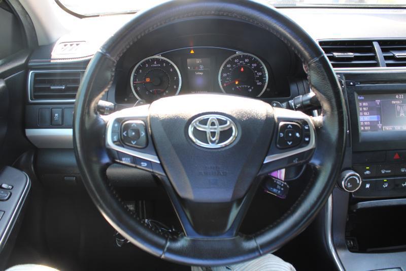 Toyota Camry 4dr Sdn I4 Auto SE (Natl) 2015