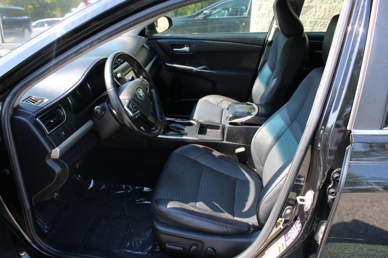 Toyota Camry 4dr Sdn I4 Auto SE (Natl) 2015