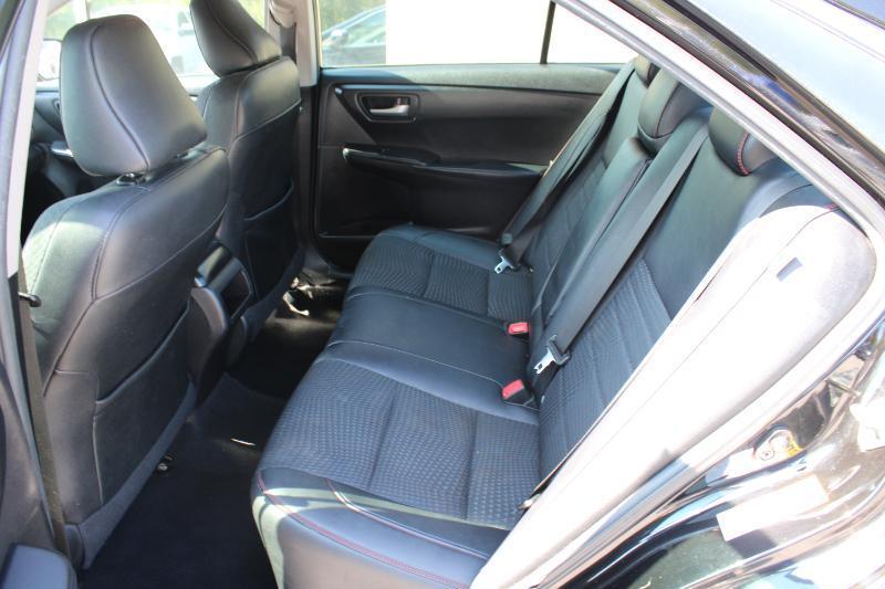 Toyota Camry 4dr Sdn I4 Auto SE (Natl) 2015