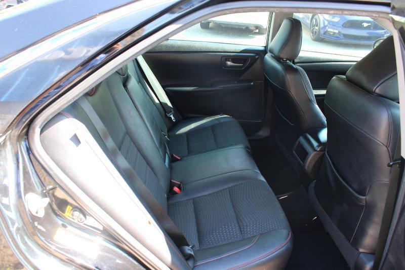 Toyota Camry 4dr Sdn I4 Auto SE (Natl) 2015