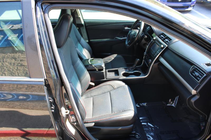 Toyota Camry 4dr Sdn I4 Auto SE (Natl) 2015