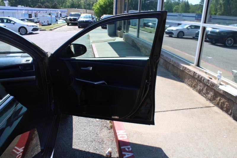 Toyota Camry 4dr Sdn I4 Auto SE (Natl) 2015