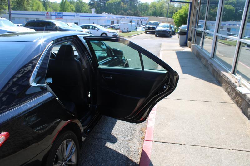 Toyota Camry 4dr Sdn I4 Auto SE (Natl) 2015