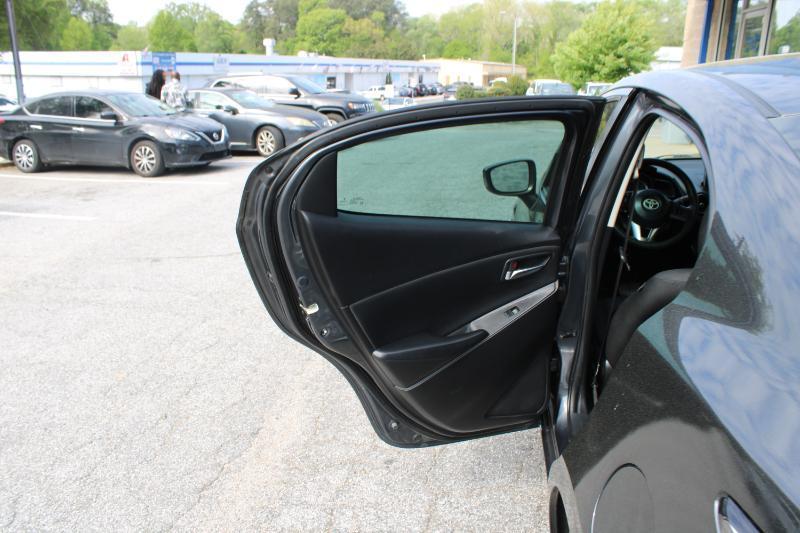 Toyota Yaris iA Manual (Natl) 2018