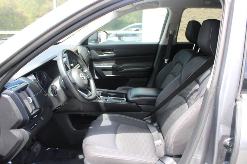 Nissan Pathfinder SV 2WD 2023