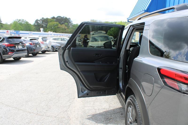 Nissan Pathfinder SV 2WD 2023