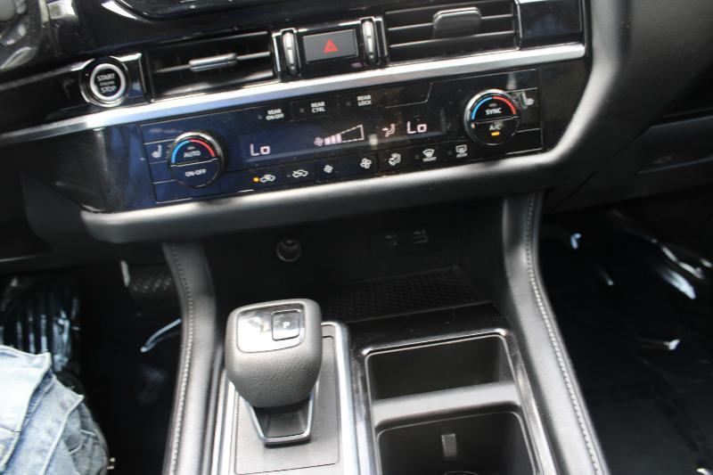 Nissan Pathfinder SV 2WD 2023