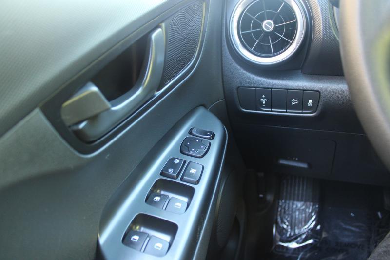 Hyundai Kona SE Auto FWD 2022