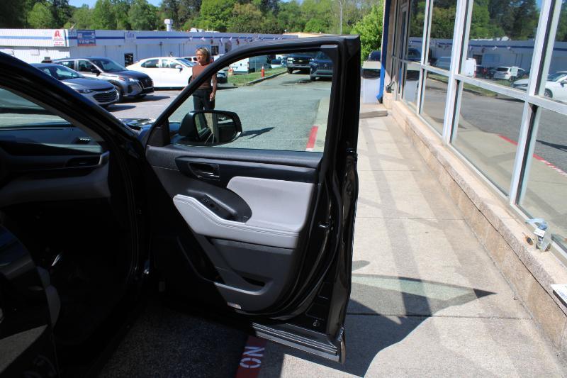 Toyota Highlander Hybrid LE AWD (Natl) 2022