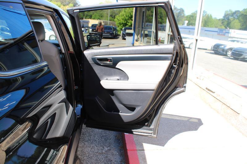 Toyota Highlander Hybrid LE AWD (Natl) 2022