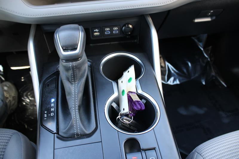 Toyota Highlander Hybrid LE AWD (Natl) 2022