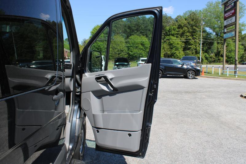 Mercedes-Benz Sprinter Vans 2500 144" 2012