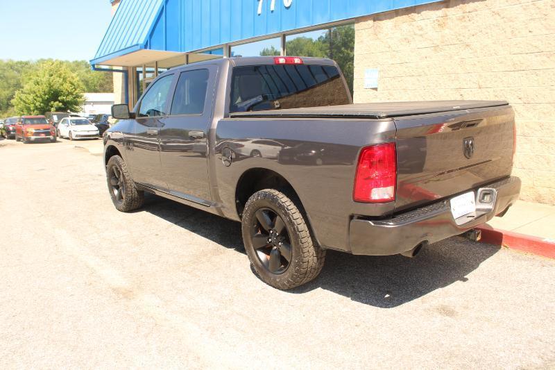 RAM 1500 Express 4x2 Crew Cab 5'7" Box 2018