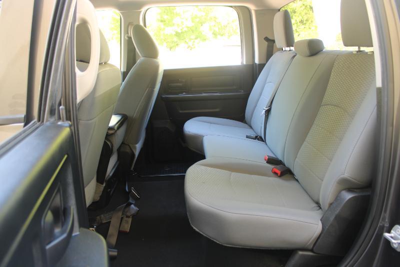 RAM 1500 Express 4x2 Crew Cab 5'7" Box 2018