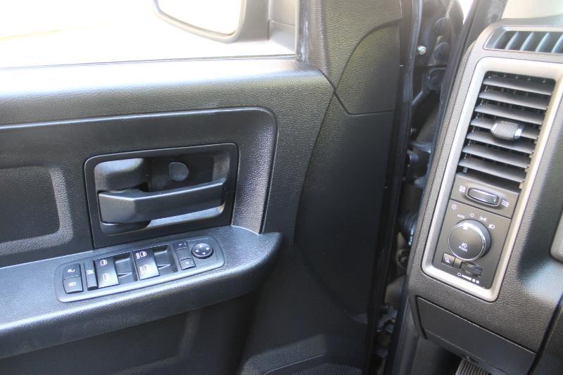 RAM 1500 Express 4x2 Crew Cab 5'7" Box 2018