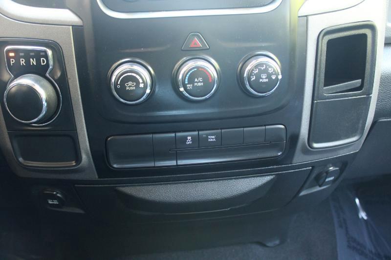 RAM 1500 Express 4x2 Crew Cab 5'7" Box 2018