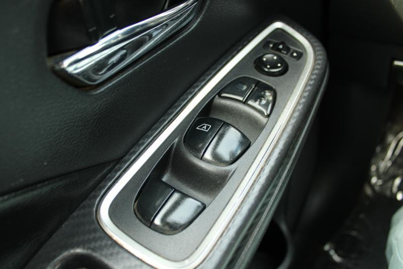 Nissan Versa SR CVT 2020