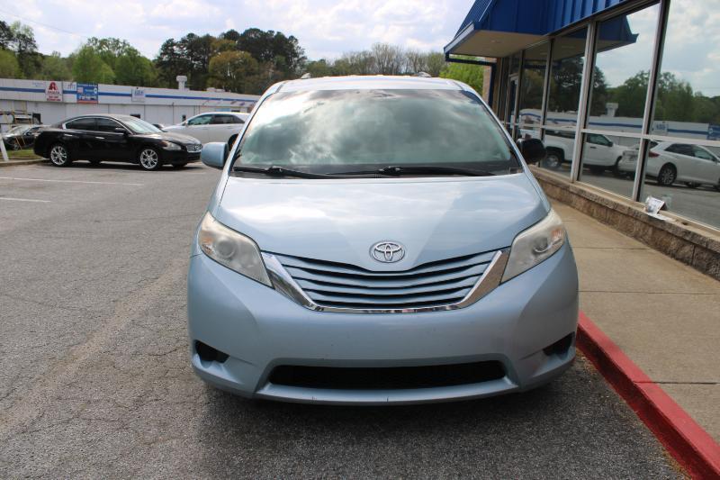 Toyota Sienna 5dr 8-Pass Van LE FWD (Natl) 2015