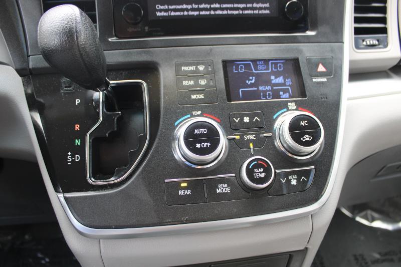 Toyota Sienna 5dr 8-Pass Van LE FWD (Natl) 2015