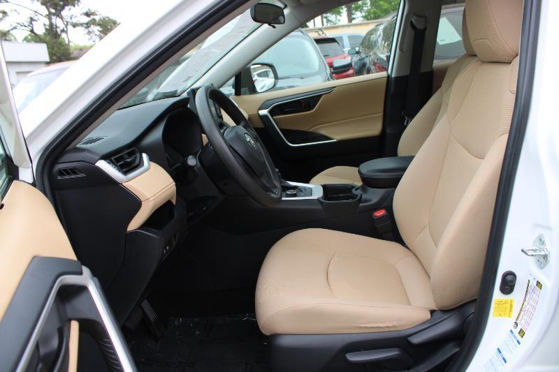 Toyota RAV4 Hybrid LE AWD (Natl) 2021