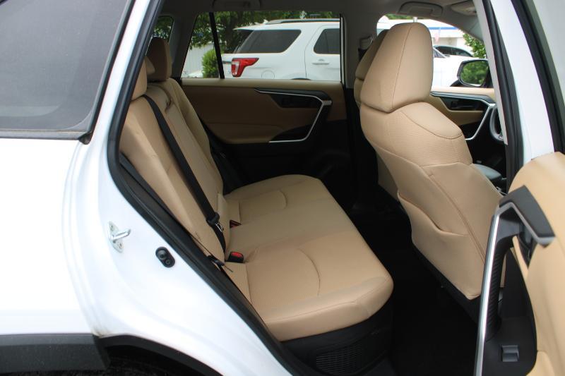 Toyota RAV4 Hybrid LE AWD (Natl) 2021