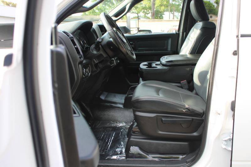 RAM 2500 Tradesman 4x4 Crew Cab 8' Box 2021