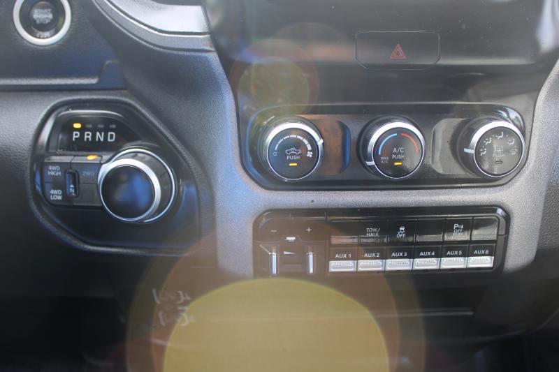 RAM 2500 Tradesman 4x4 Crew Cab 8' Box 2021