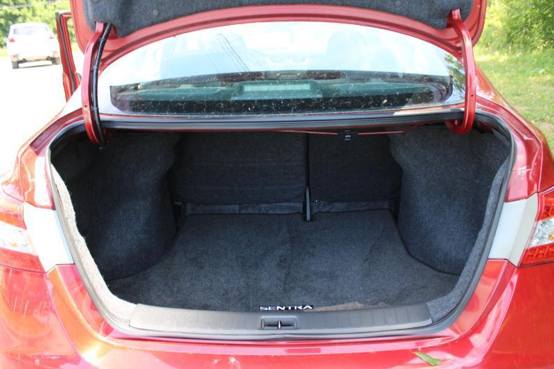 Nissan Sentra 4dr Sdn I4 CVT S 2014