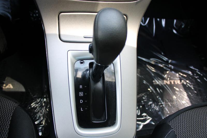 Nissan Sentra 4dr Sdn I4 CVT S 2014