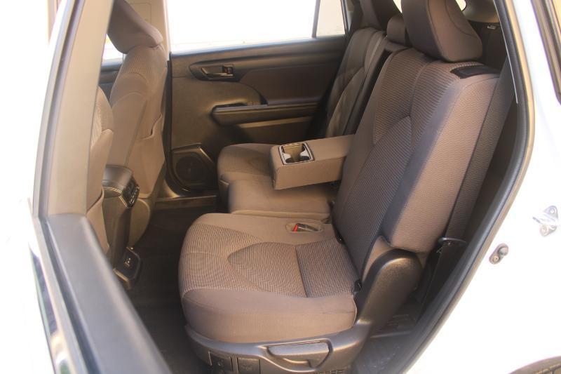 Toyota Highlander Hybrid LE AWD (Natl) 2022