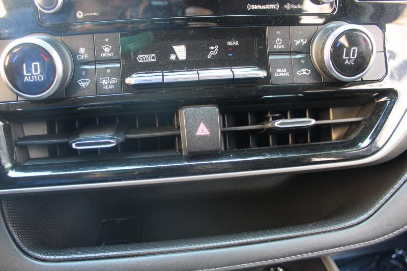 Toyota Highlander Hybrid LE AWD (Natl) 2022