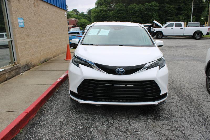 Toyota Sienna LE FWD 8-Passenger (Natl) 2024