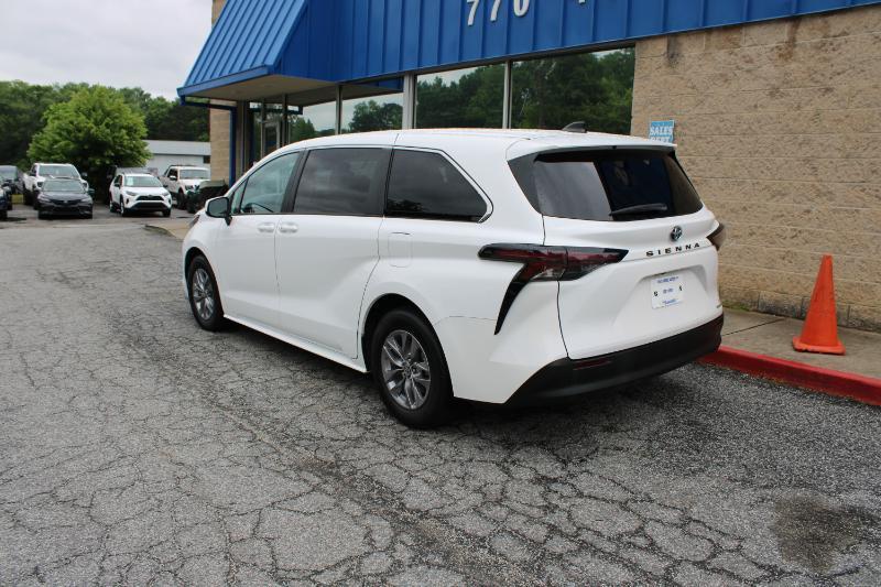 Toyota Sienna LE FWD 8-Passenger (Natl) 2024