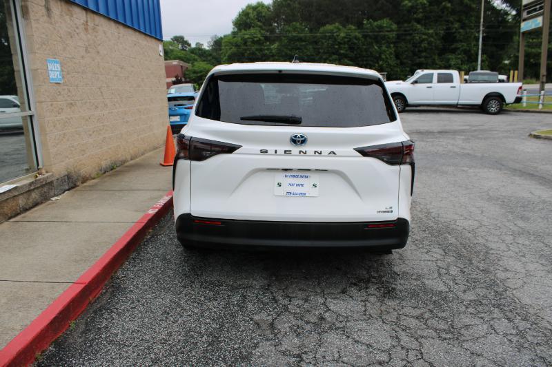 Toyota Sienna LE FWD 8-Passenger (Natl) 2024