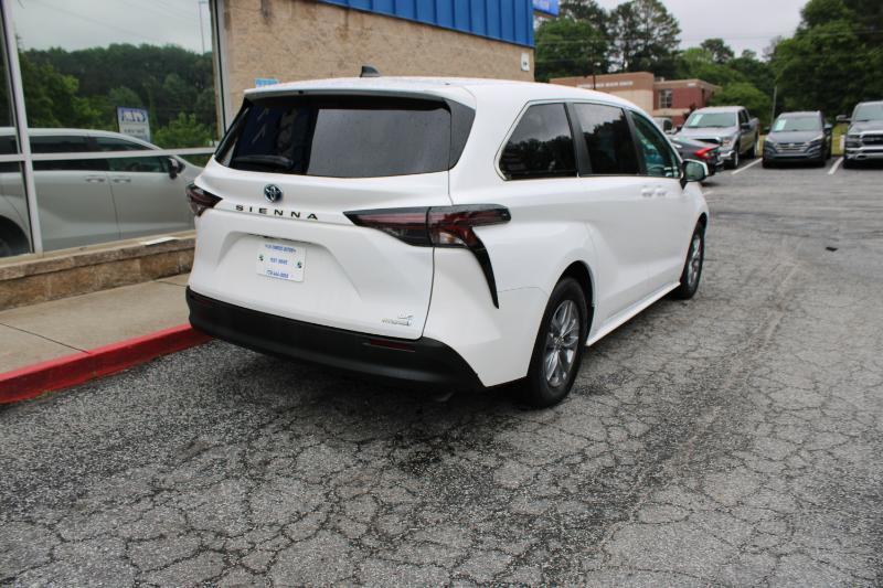 Toyota Sienna LE FWD 8-Passenger (Natl) 2024